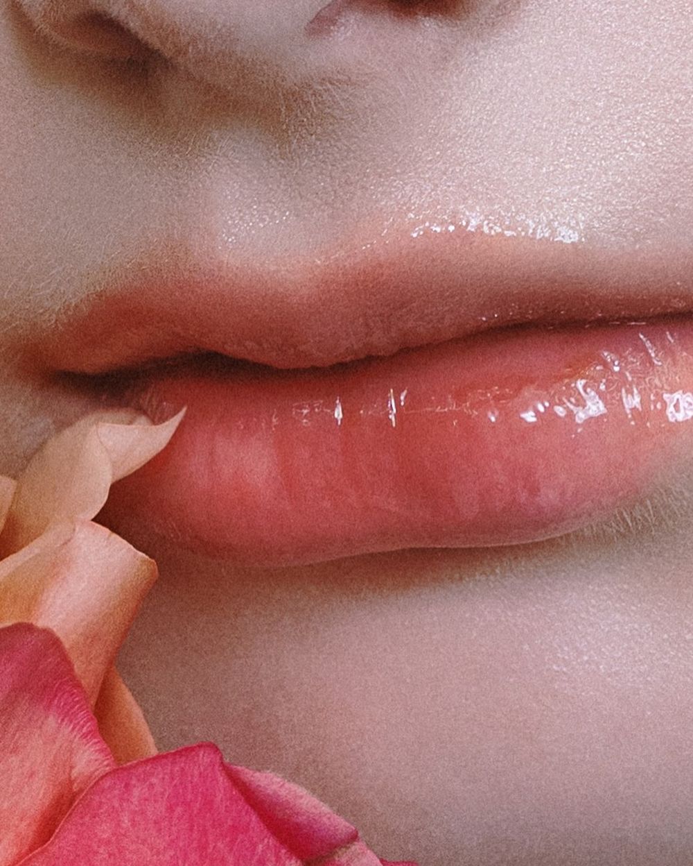 是彩妝還是夢幻收藏品？！昆黛爾香氛副牌打造「珍珠潤唇膏」，不規則霧光母貝外殼＋原生嫩唇妝效，一抹散發甜嫩香草香調！-2