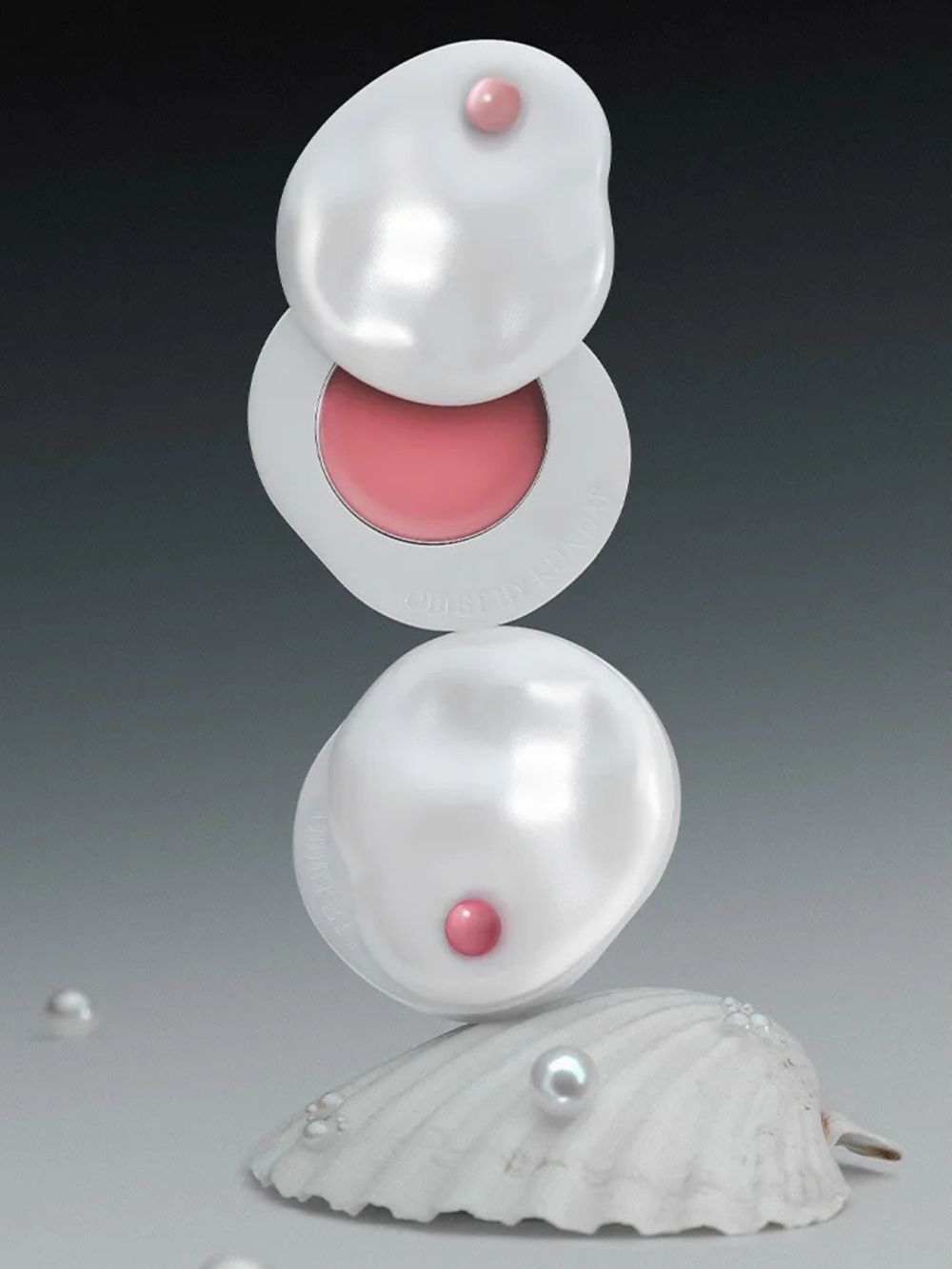 是彩妝還是夢幻收藏品？！昆黛爾香氛副牌打造「珍珠潤唇膏」，不規則霧光母貝外殼＋原生嫩唇妝效，一抹散發甜嫩香草香調！-16