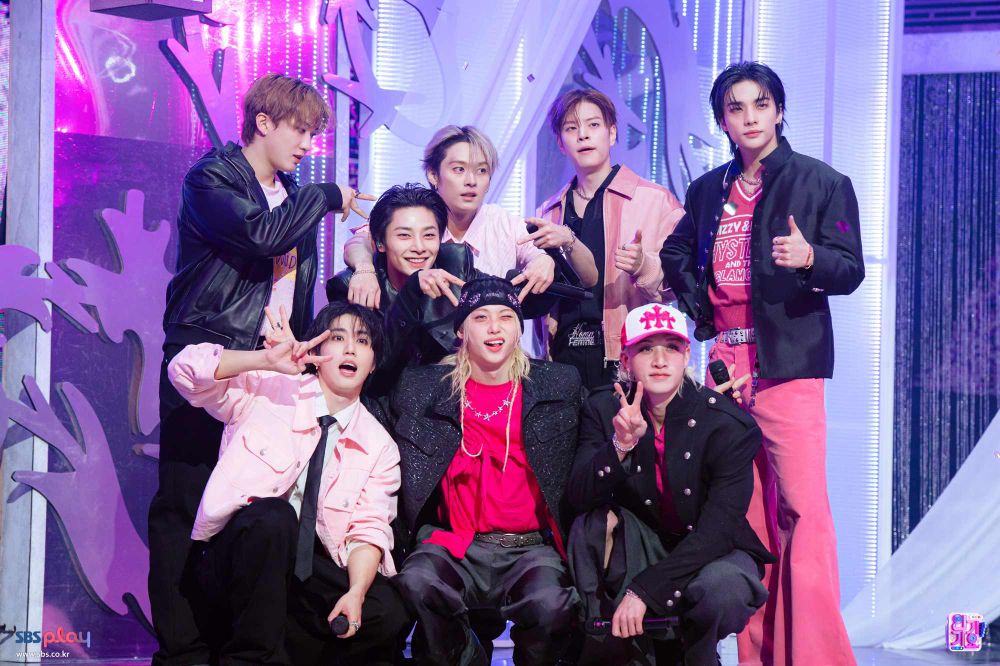 韓網熱議6組經常使用手麥的KPOP偶像！Stray Kids現場超震撼，BOYNEXTDOOR實力飛升！-12