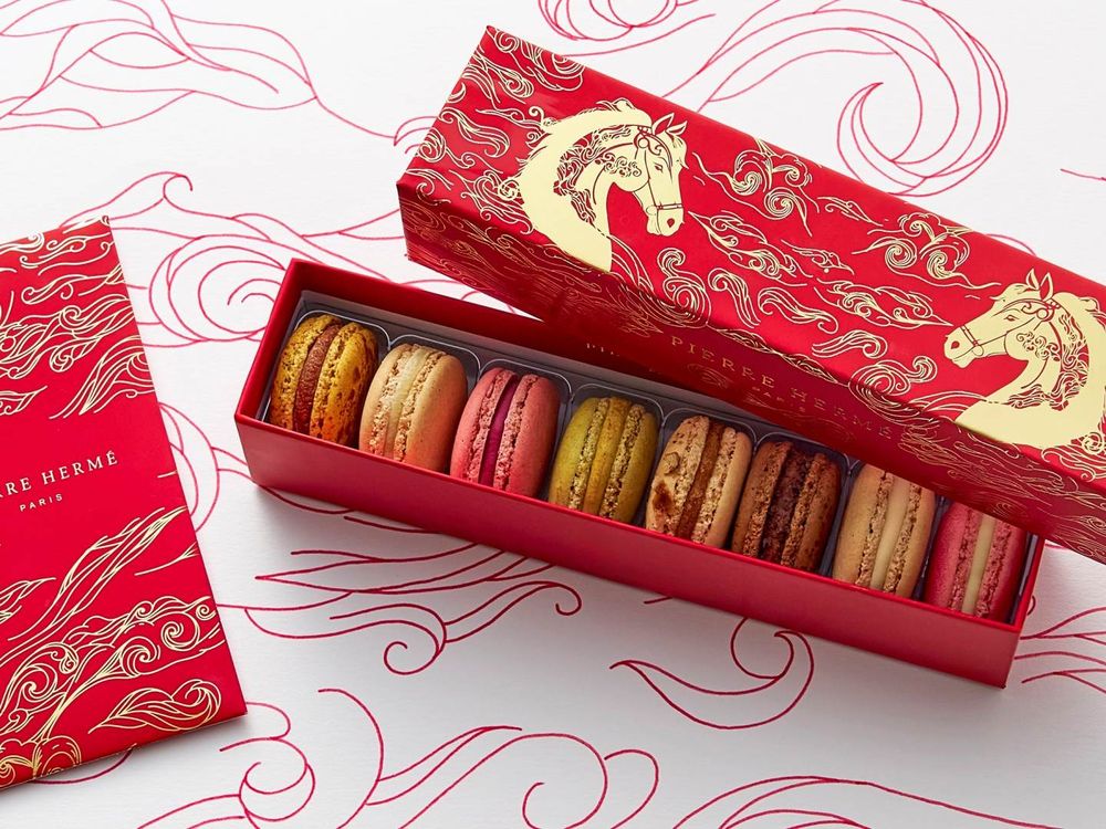 2026新年禮盒就送馬卡龍！PIERRE HERMÉ迪士尼聯名禮盒美翻、滿額再送超可愛動物方城市紅包袋！-3
