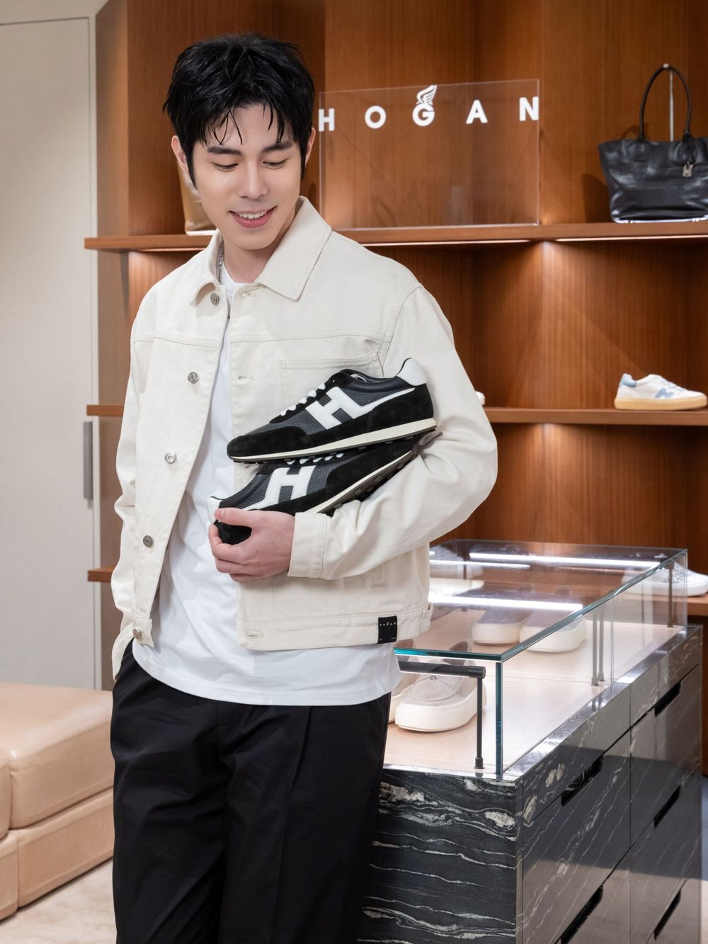 明星私服最愛球鞋品牌是它！檀健次代言HOGAN堪稱人間細腿神器！經典必買型號公開！-4