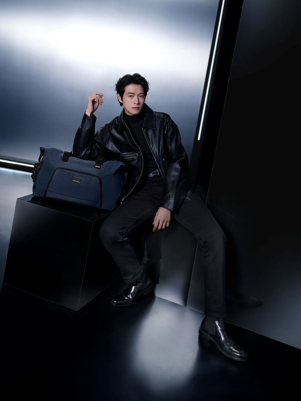 F1世界冠軍Lando愛牌！TUMI全新電光藍「登機箱、後背包」根本成功人士標配？！-2