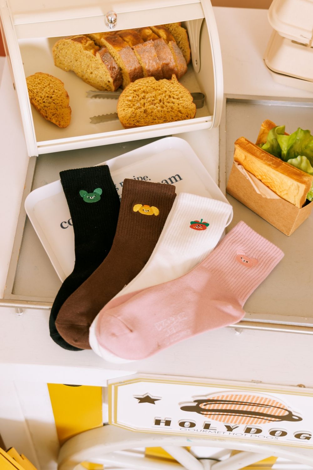 Grace Gift太會聯名！冬裝版Wasabi Bear芥末熊盲盒逼人整箱買！大學T、帆布袋也要一起抱回家！-9