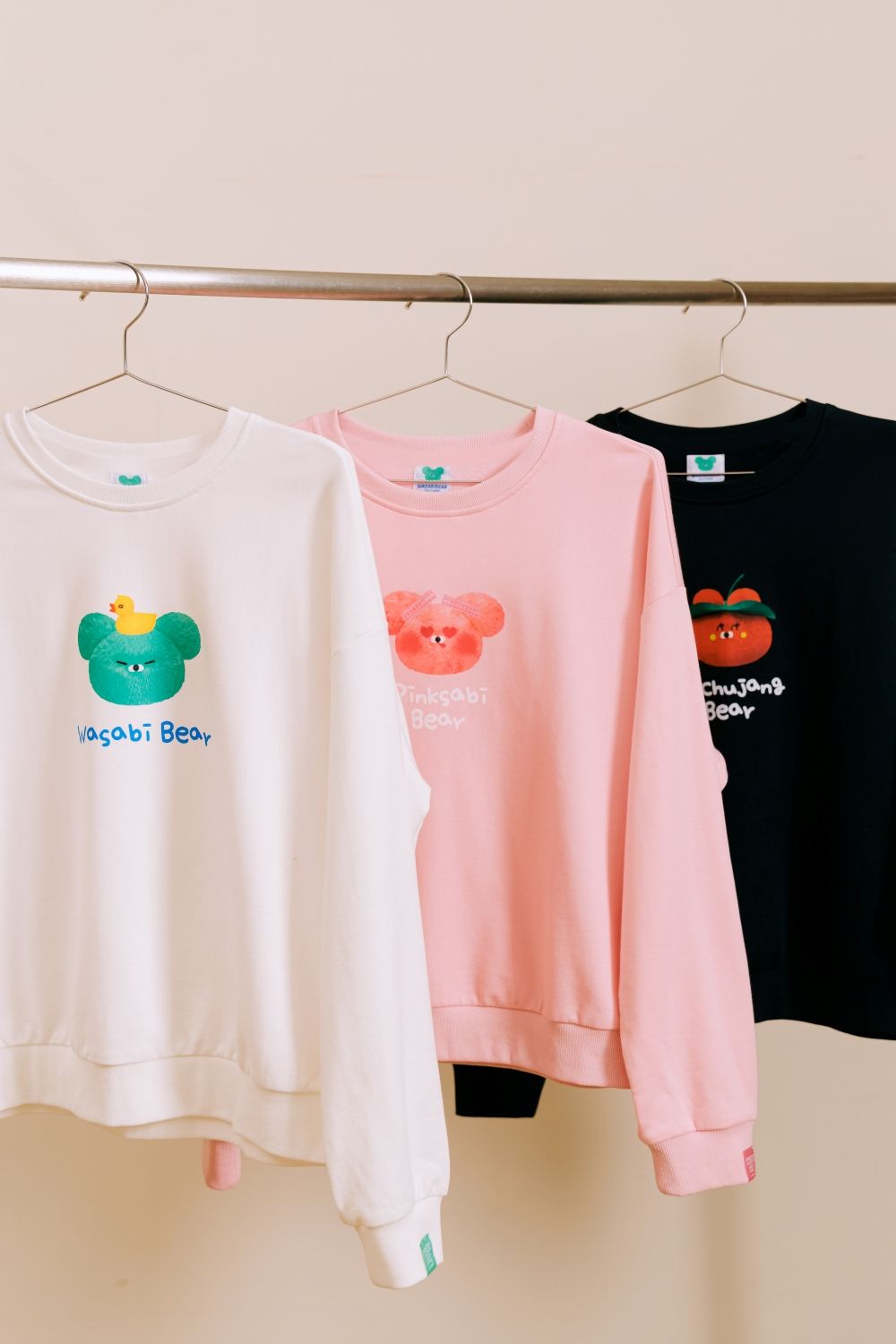 Grace Gift太會聯名！冬裝版Wasabi Bear芥末熊盲盒逼人整箱買！大學T、帆布袋也要一起抱回家！-23