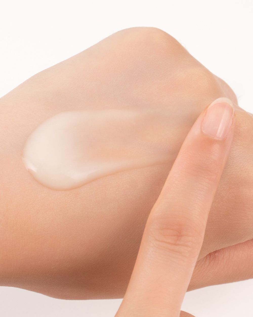 2026韓系底妝趨勢公開！妝容服貼必入手五款「黏性」妝前乳，VDL、espoir、CLIO，一抹把底妝牢牢固定在臉上！-12