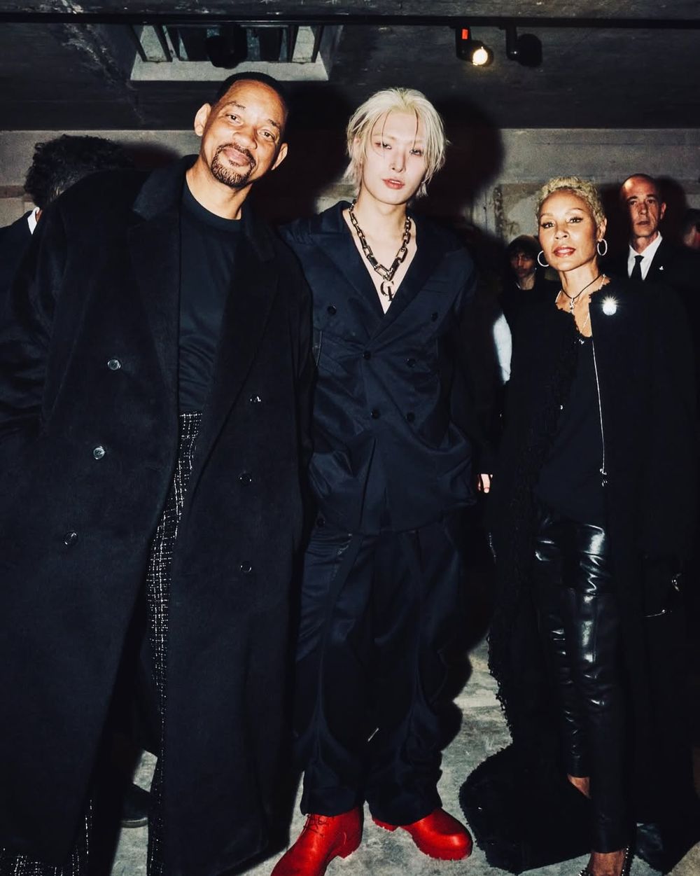 ATEEZ旼琦帥出新高度！驚喜亮相Christian Louboutin大秀、紅底皮靴氣場全開！-2