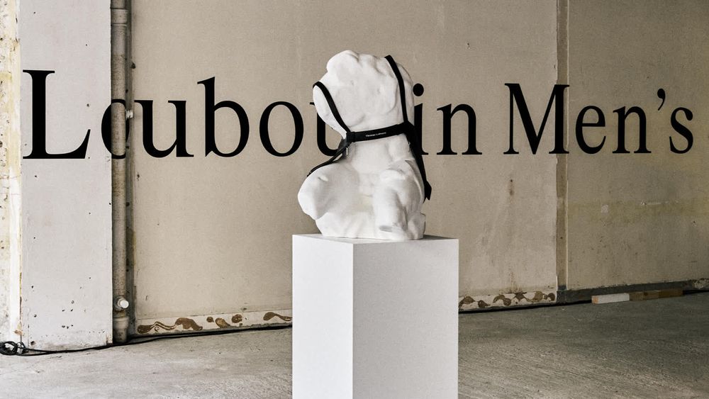 ATEEZ旼琦帥出新高度！驚喜亮相Christian Louboutin大秀、紅底皮靴氣場全開！-9