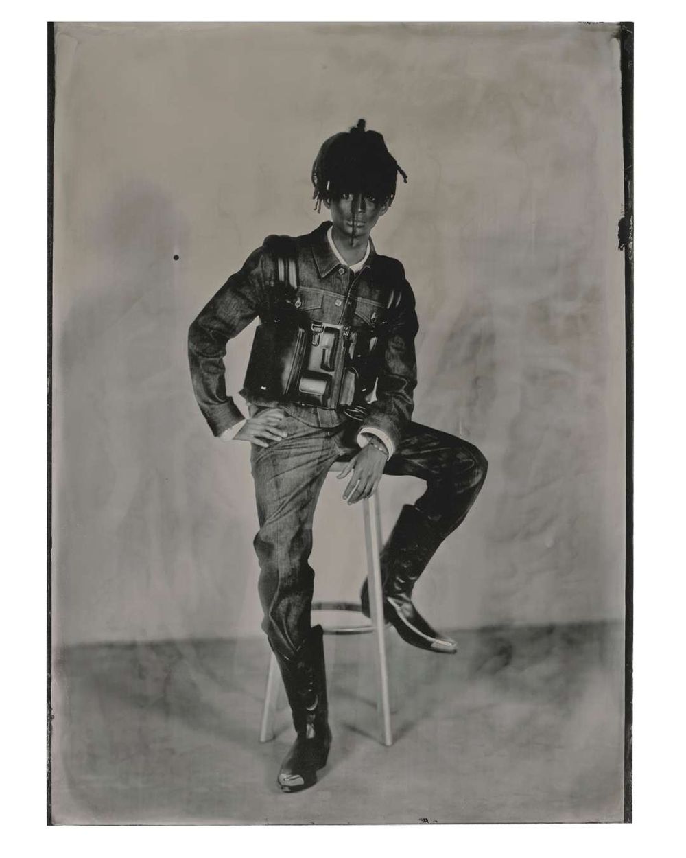 ATEEZ旼琦帥出新高度！驚喜亮相Christian Louboutin大秀、紅底皮靴氣場全開！-18