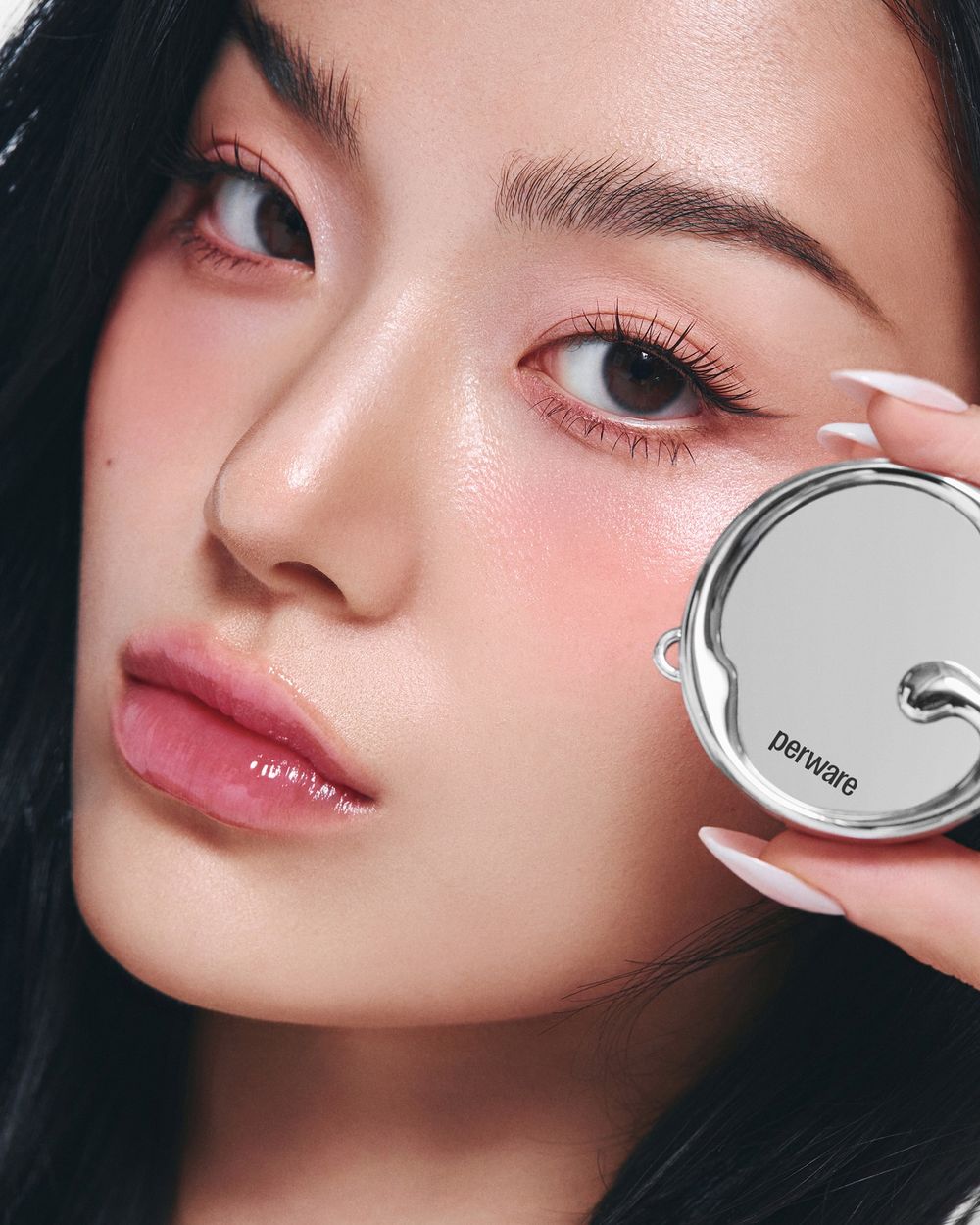 韓女人手一支「手機支架唇頰霜」！補妝鏡＋唇彩＋時尚配件三合一，一貼、二滑、三輕拍，原地化身時髦精！-15