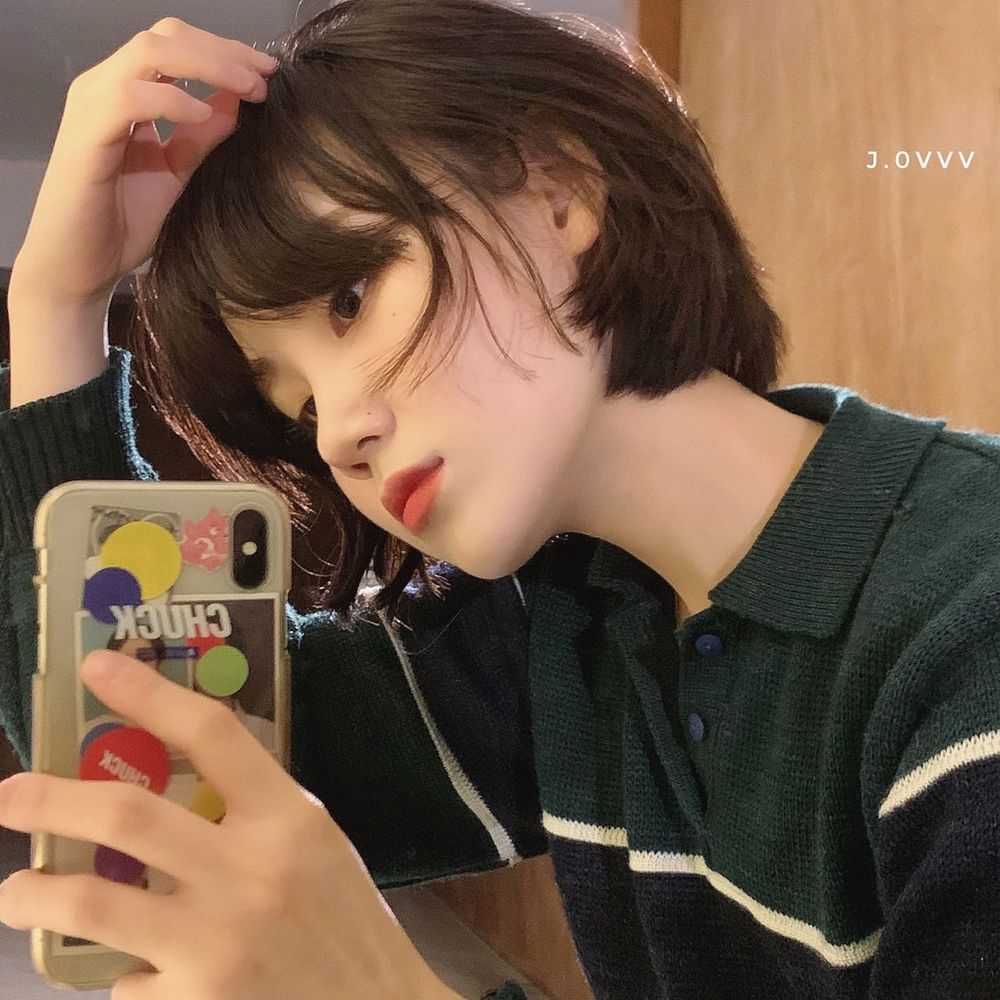 2026剪髮趨勢分析！溫柔C型層次剪、率性流蘇剪短髮、顯瘦高層次赫西剪...，風靡全球「法式瀏海」復古回歸！-11