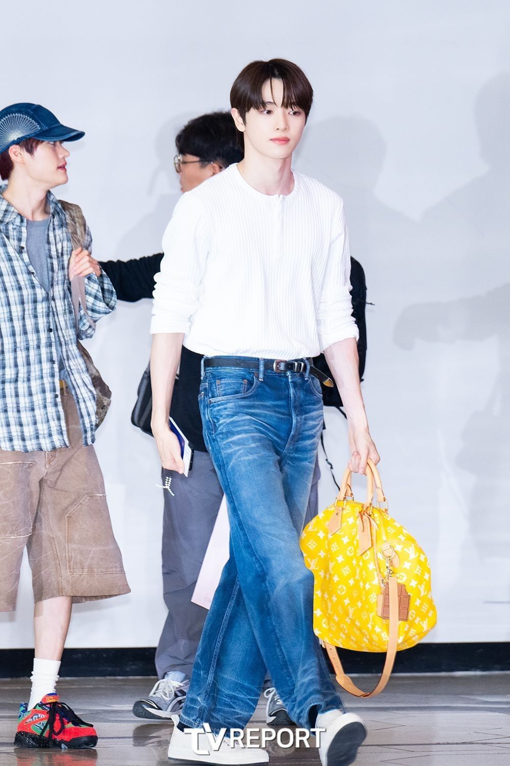 韓網熱議比例驚人的KPOP五代男團成員！MARTIN氣場超強，金奎彬、成燦全上榜入列！-10