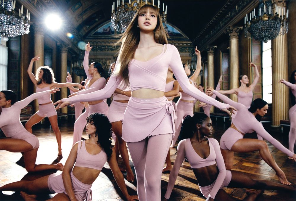 這天開賣！Lisa代言後首支廣告來了！Nike X Skims聯名「芭蕾舞造型」腳上分趾鞋被問爆！-13