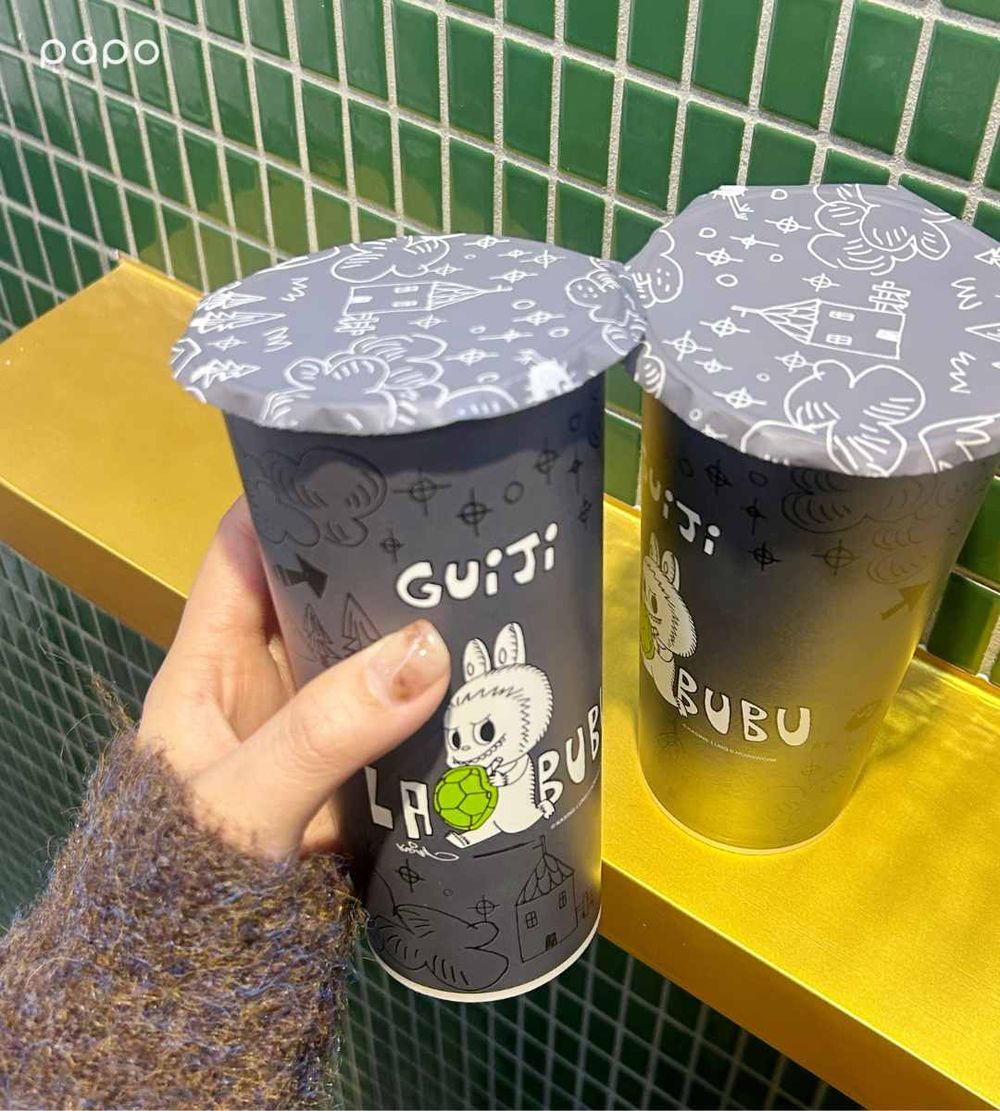 龜記跟泡泡瑪特LABUBU聯名了！抱龜殼LABUBU外帶杯、貼紙萌翻必收藏，還有限定公仔要買！-4