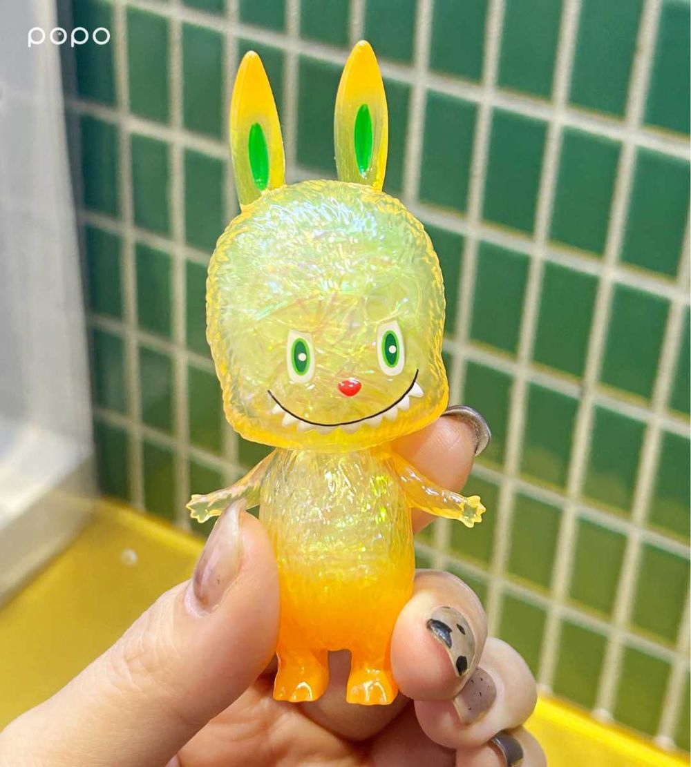 龜記跟泡泡瑪特LABUBU聯名了！抱龜殼LABUBU外帶杯、貼紙萌翻必收藏，還有限定公仔要買！-7