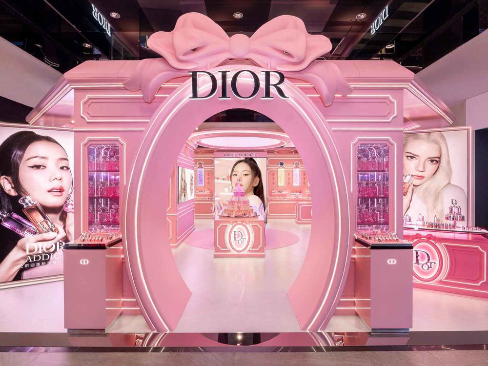 JISOO東京原宿同款化妝鏡打卡點！全台唯一「迪奧癮誘糖果快閃店」空降台北，買香水＋唇釉贈送美妝精品吊飾！-13