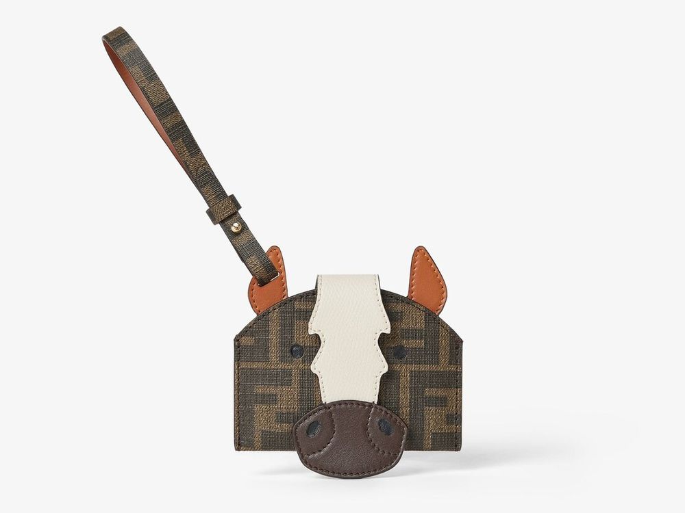 輕鬆成為養馬人～2026八款精品小馬吊飾盤點！愛馬仕價格意外可愛、「這款」竟然千元收！？-16