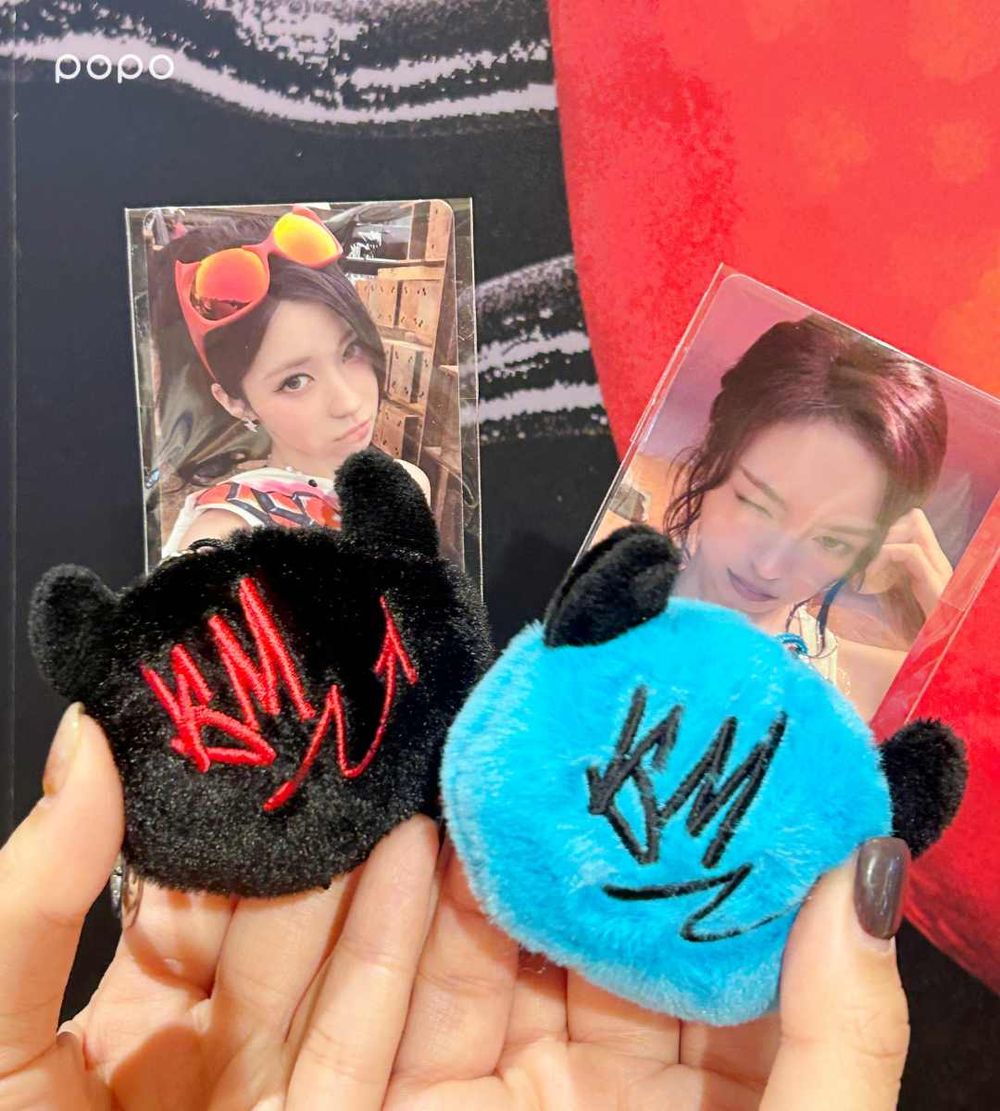 BABYMONSTER PSYCHO快閃店在統一時代！「絨毛吊飾+小卡組、黑白明信片」必買周邊價格一次看！-2