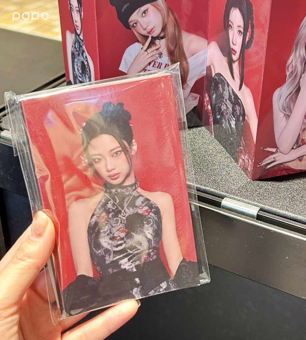 BABYMONSTER PSYCHO快閃店在統一時代！「絨毛吊飾+小卡組、黑白明信片」必買周邊價格一次看！-7