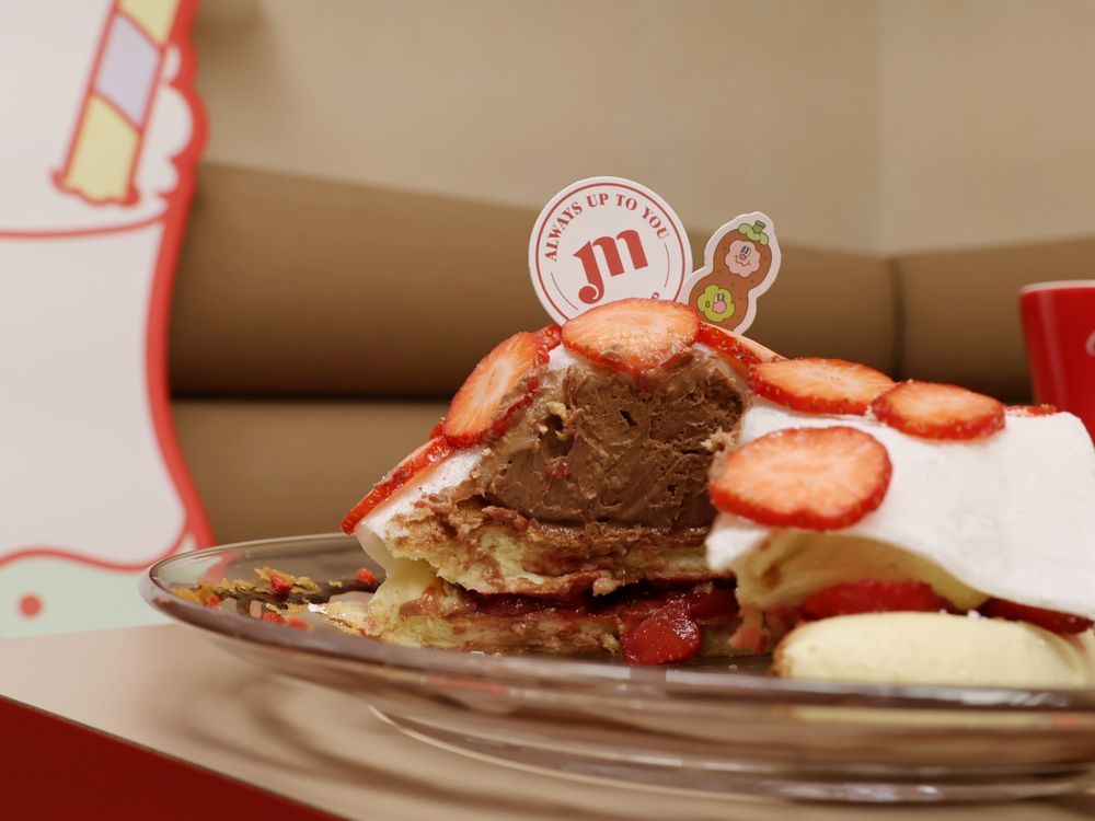 Meat Up跟KINGJUN聯名了！「吃草莓蠢兔」可愛翻必拍、還有「巧莓樂園」草莓季甜點要吃！-6