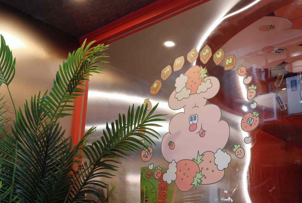 Meat Up跟KINGJUN聯名了！「吃草莓蠢兔」可愛翻必拍、還有「巧莓樂園」草莓季甜點要吃！-12