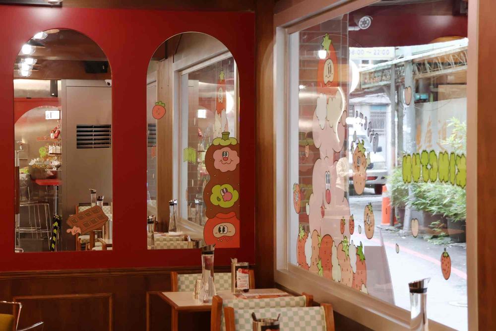 Meat Up跟KINGJUN聯名了！「吃草莓蠢兔」可愛翻必拍、還有「巧莓樂園」草莓季甜點要吃！-11