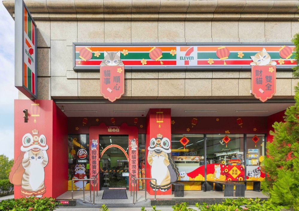7-11貓福珊迪主題門市來了！賀歲小貓打卡裝飾、貓福珊迪聯名甜點可愛登場，買飲料還送萌翻杯塞！-3
