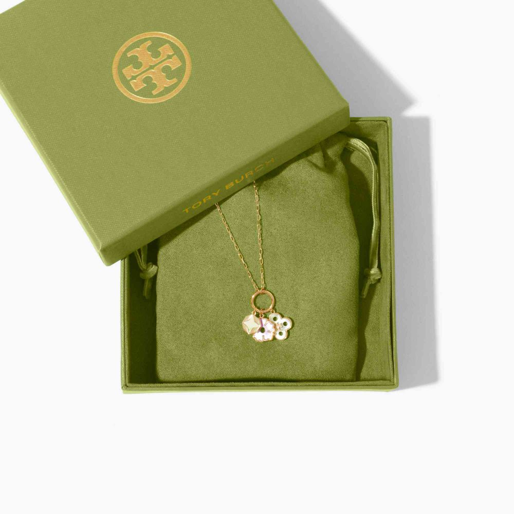 雨琦又發美照了！同款TORY BURCH情人節限定超美！小花手鍊、耳環值得投資！-2