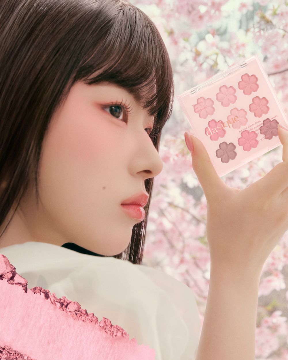 2026韓系春季彩妝首發！dasique首款花瓣腮紅誕生，九宮格眼影盤、頰彩融入夢幻櫻花元素，打造透嫩春日感妝容！-5