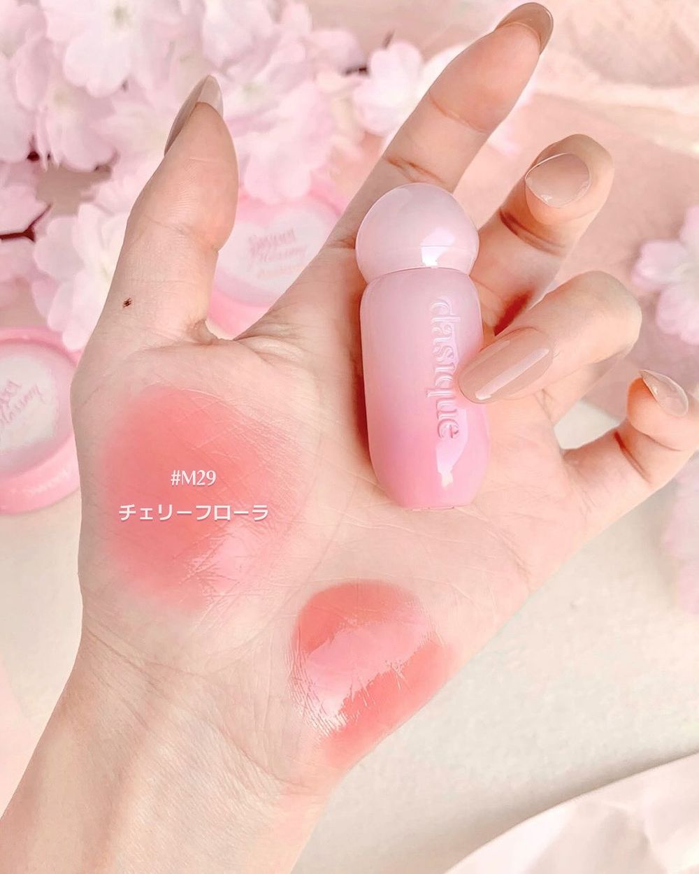 2026韓系春季彩妝首發！dasique首款花瓣腮紅誕生，九宮格眼影盤、頰彩融入夢幻櫻花元素，打造透嫩春日感妝容！-12