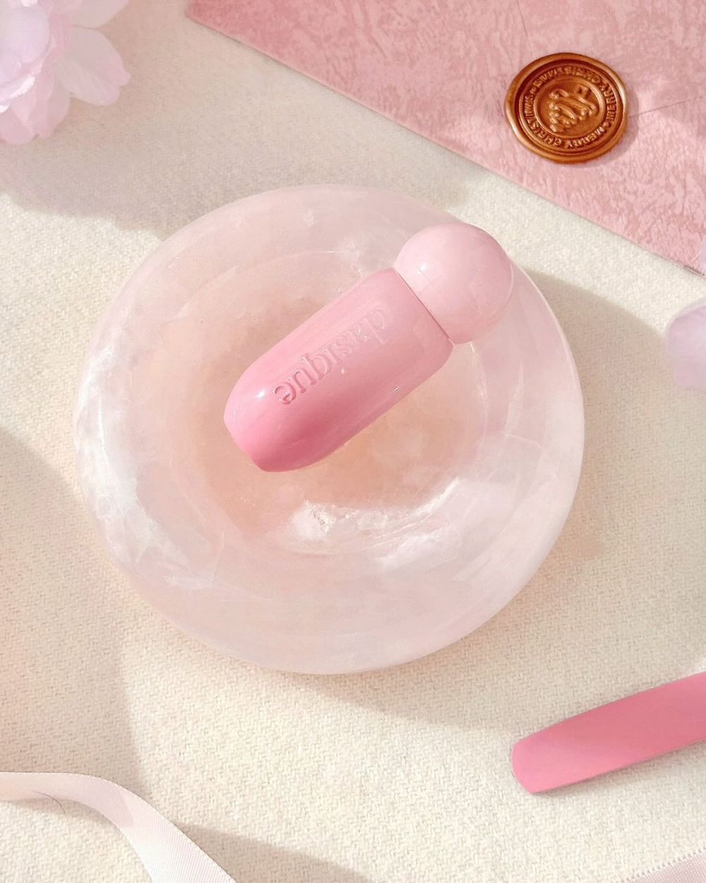 2026韓系春季彩妝首發！dasique首款花瓣腮紅誕生，九宮格眼影盤、頰彩融入夢幻櫻花元素，打造透嫩春日感妝容！-13