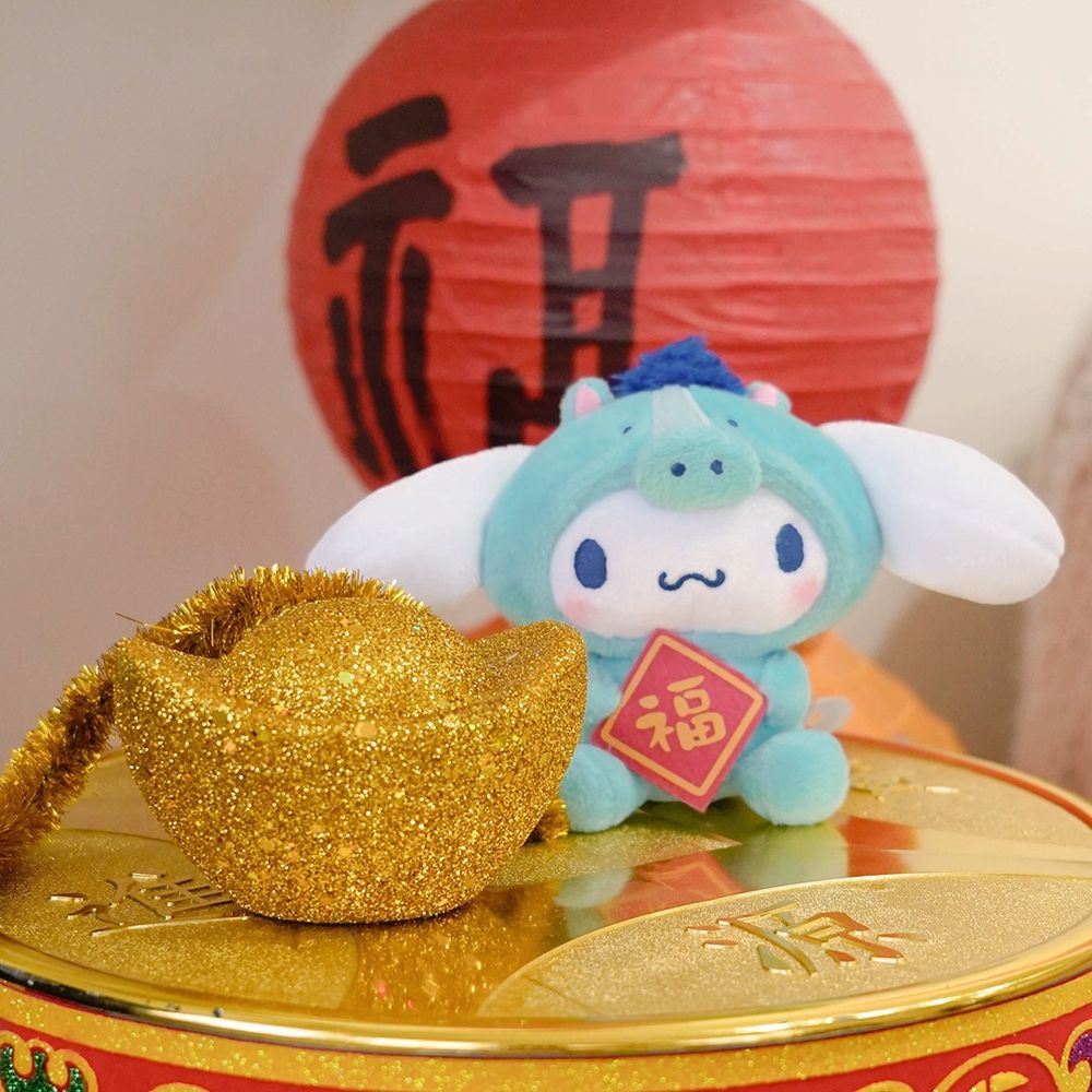 7-11開賣2026馬年限定三麗鷗絨毛吊飾！棕色小馬Hello Kitty手拿元寶萌翻、招財布丁狗一定要收！-6