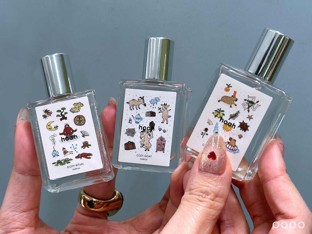 台灣質感品牌也跟上香水吊飾潮！hoah推出療癒系動物香氛滾珠瓶，搭配超可愛樹懶、水豚、山羊吊飾，掛包包上又潮又可愛！-12