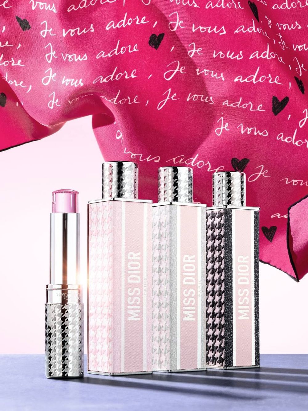 專櫃默默掃空中！2026迪奧MISS DIOR親吻香膏限量款登場，3款立體粉彩外殼＋溫柔貼膚花香、香氣太犯規！-1