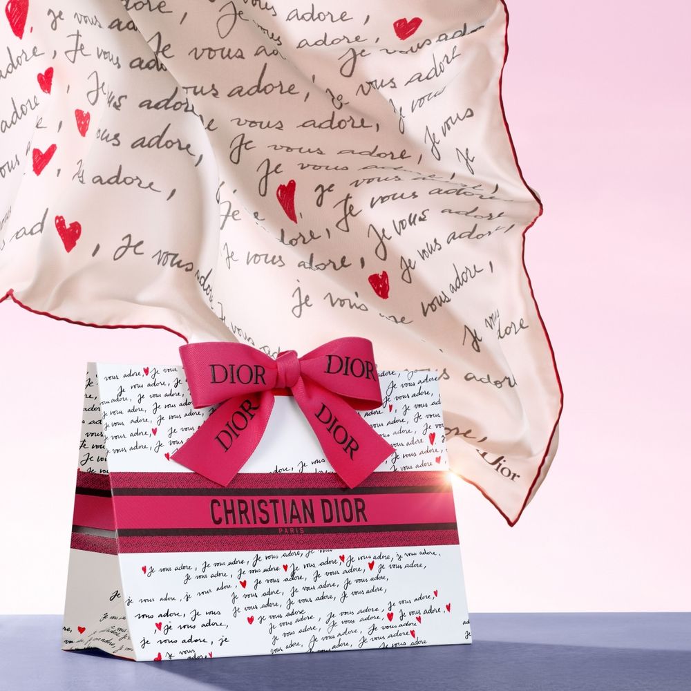 專櫃默默掃空中！2026迪奧MISS DIOR親吻香膏限量款登場，3款立體粉彩外殼＋溫柔貼膚花香、香氣太犯規！-9