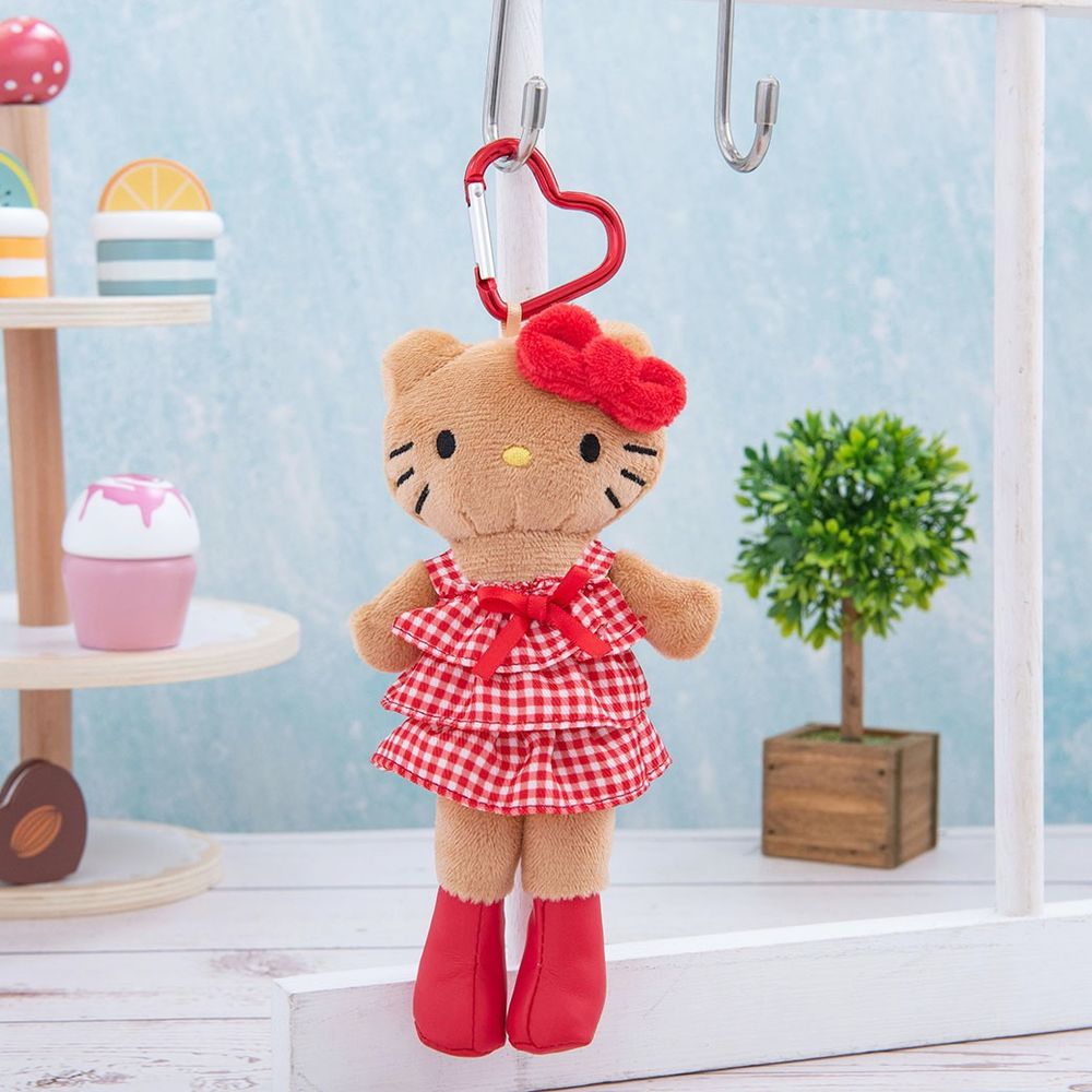 日本買不到！7-11開賣台灣限定「長腿Hello Kitty絨毛吊飾」、豹紋小洋裝&牛仔短裙造型可愛翻必買！-6