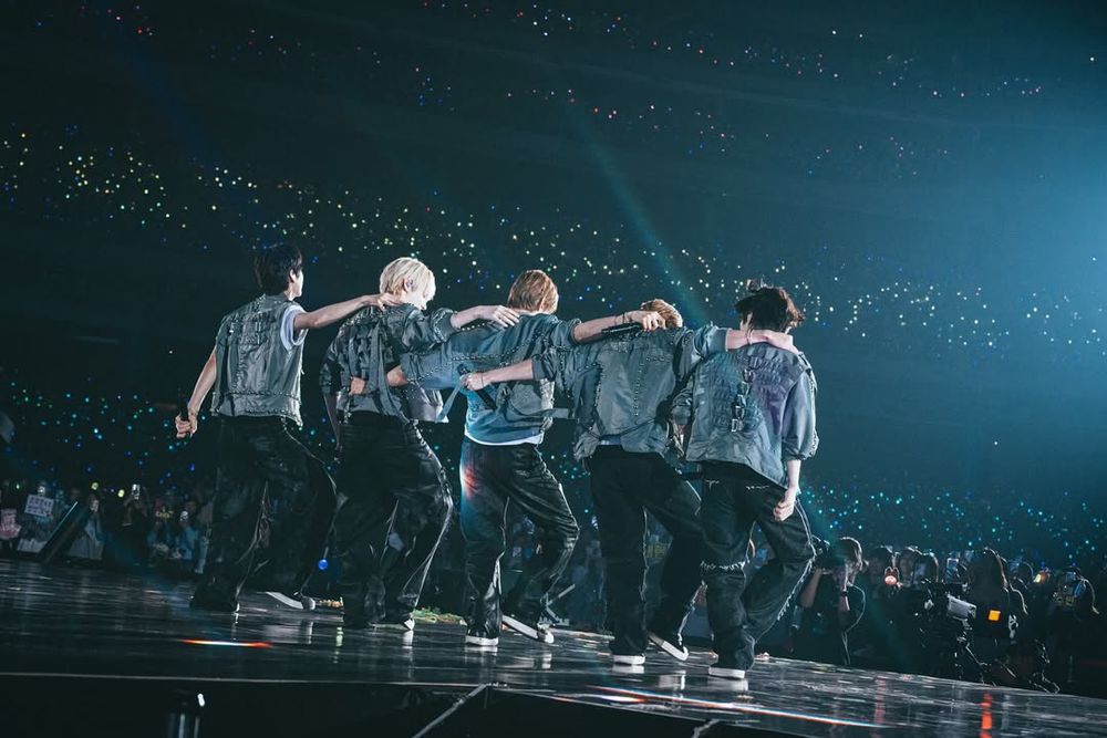 全網都在問！TXT然竣大巨蛋巡演同款「兔子後背包」找到了！秀彬也背過、MOA們快放進購物車！-2