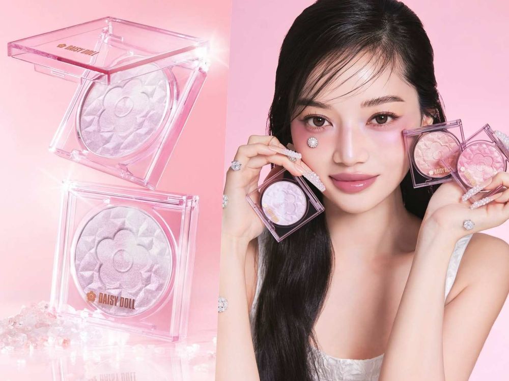 把鑽石刷上臉！日本網美最愛MARY QUANT姐妹牌DAISY DOLL「小花漸層腮紅」，讓血色感與透明光一次到位！-10