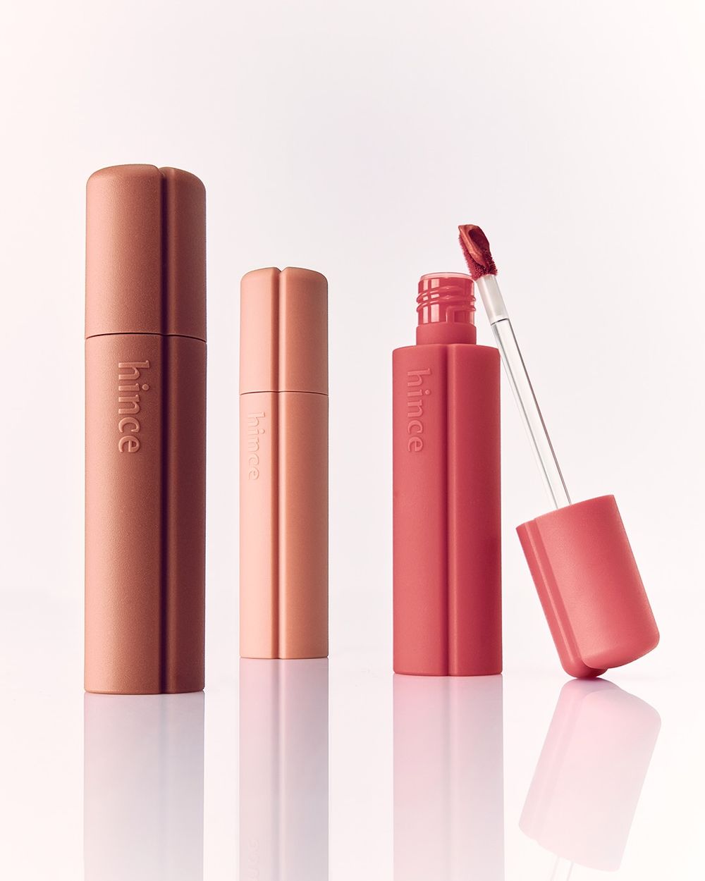 睽違三年再推爆款唇彩！hince「柔霧濾鏡唇釉」開賣即紅遍日韓，新型態透明薄霧質地，打造不顯唇紋原生感豐唇！-3