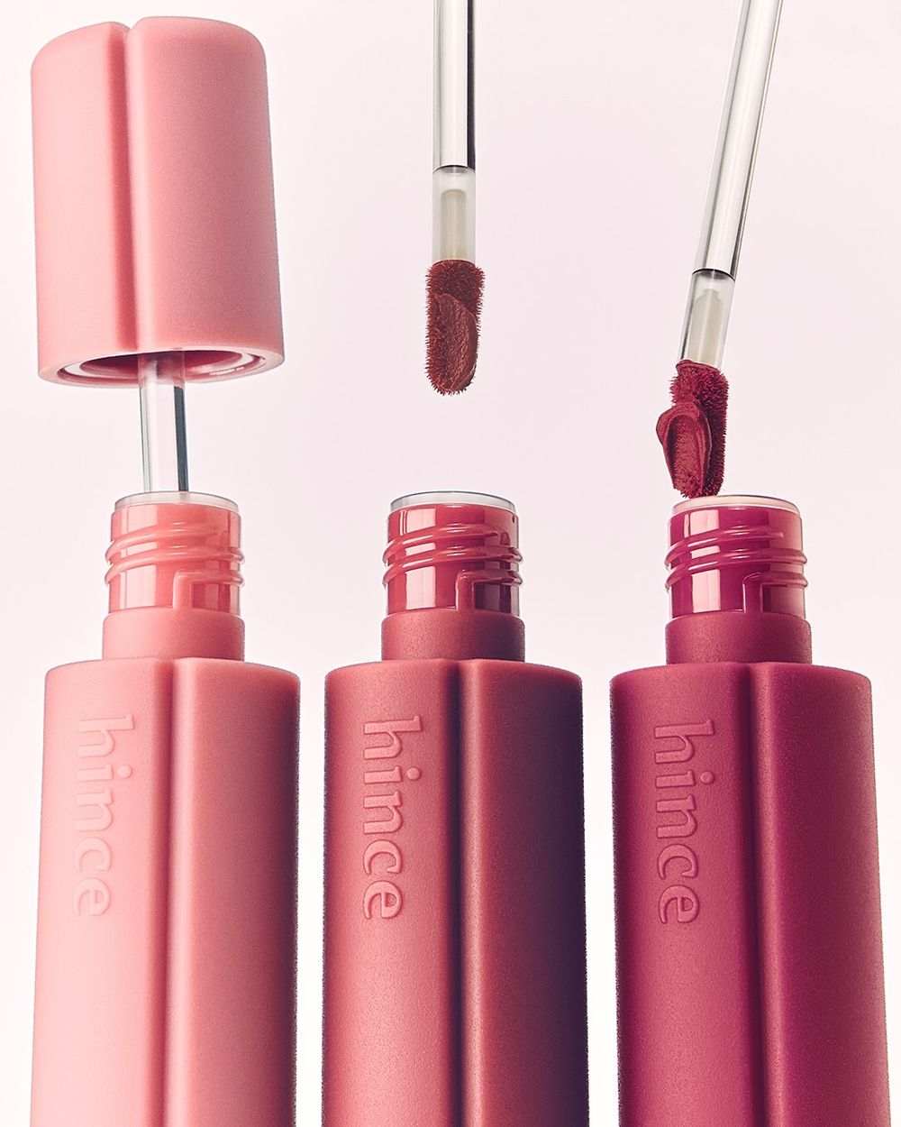 睽違三年再推爆款唇彩！hince「柔霧濾鏡唇釉」開賣即紅遍日韓，新型態透明薄霧質地，打造不顯唇紋原生感豐唇！-4