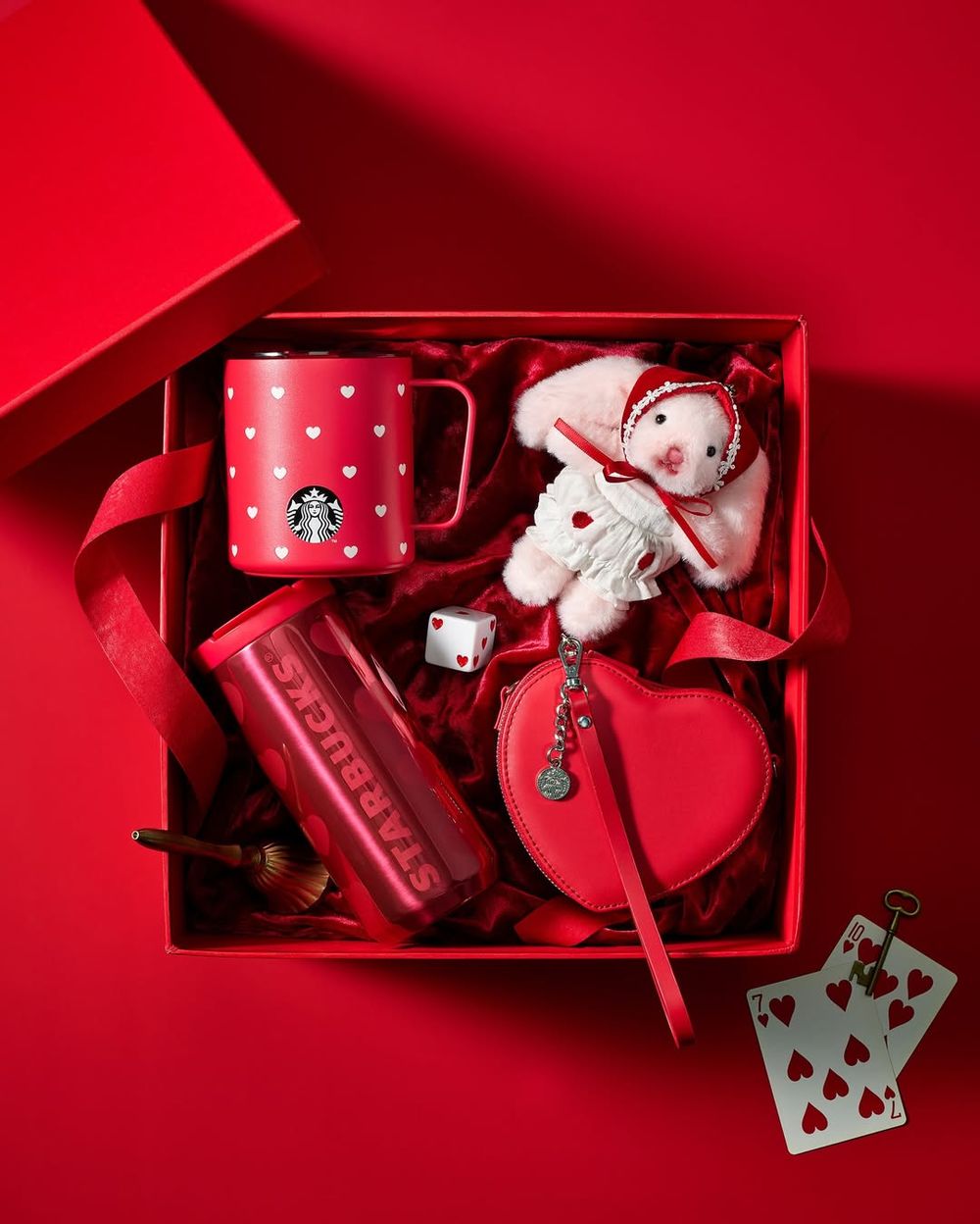 韓國星巴克2026情人節限定周邊太可愛！「頭巾兔兔鑰匙圈、愛心小白兔馬克杯」韓妞都狂搶！-11