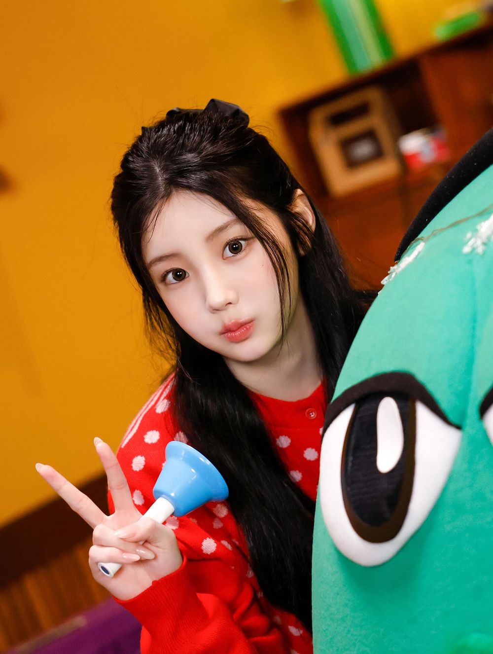 韓網熱議6位「圓臉相」KPOP偶像！勝寛親切感直接拉滿，Rei、沅禧幼態感太可愛！-2