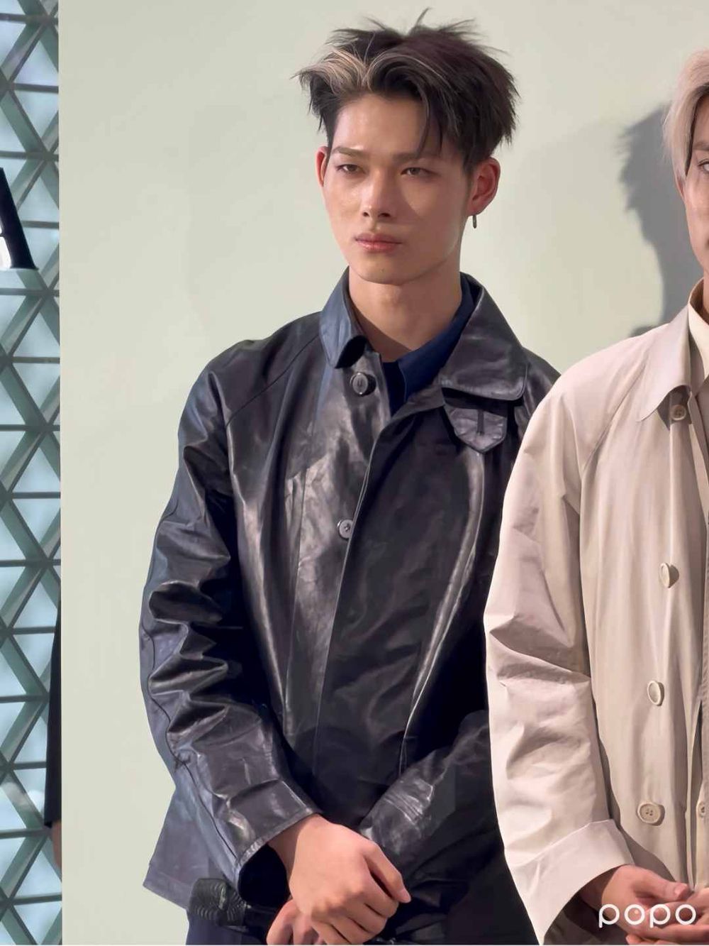 ENGENE今天好幸福！ENHYPEN降臨PRADA微風南山開幕活動！男神們邊走邊飯撒、太寵粉了！-3