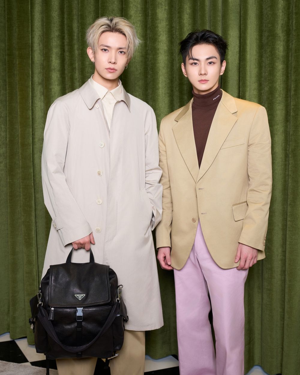 ENGENE今天好幸福！ENHYPEN降臨PRADA微風南山開幕活動！男神們邊走邊飯撒、太寵粉了！-4