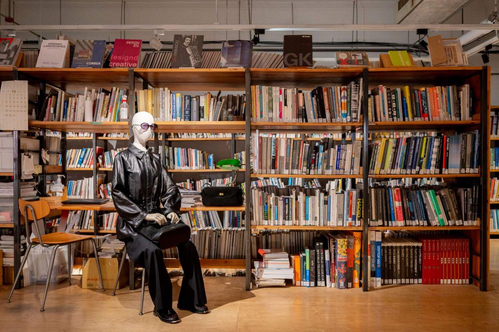 《愛情怎麼翻譯？》高允貞劇中超常穿這品牌！法國輕奢品牌SANDRO、投資一件能穿十年！-5