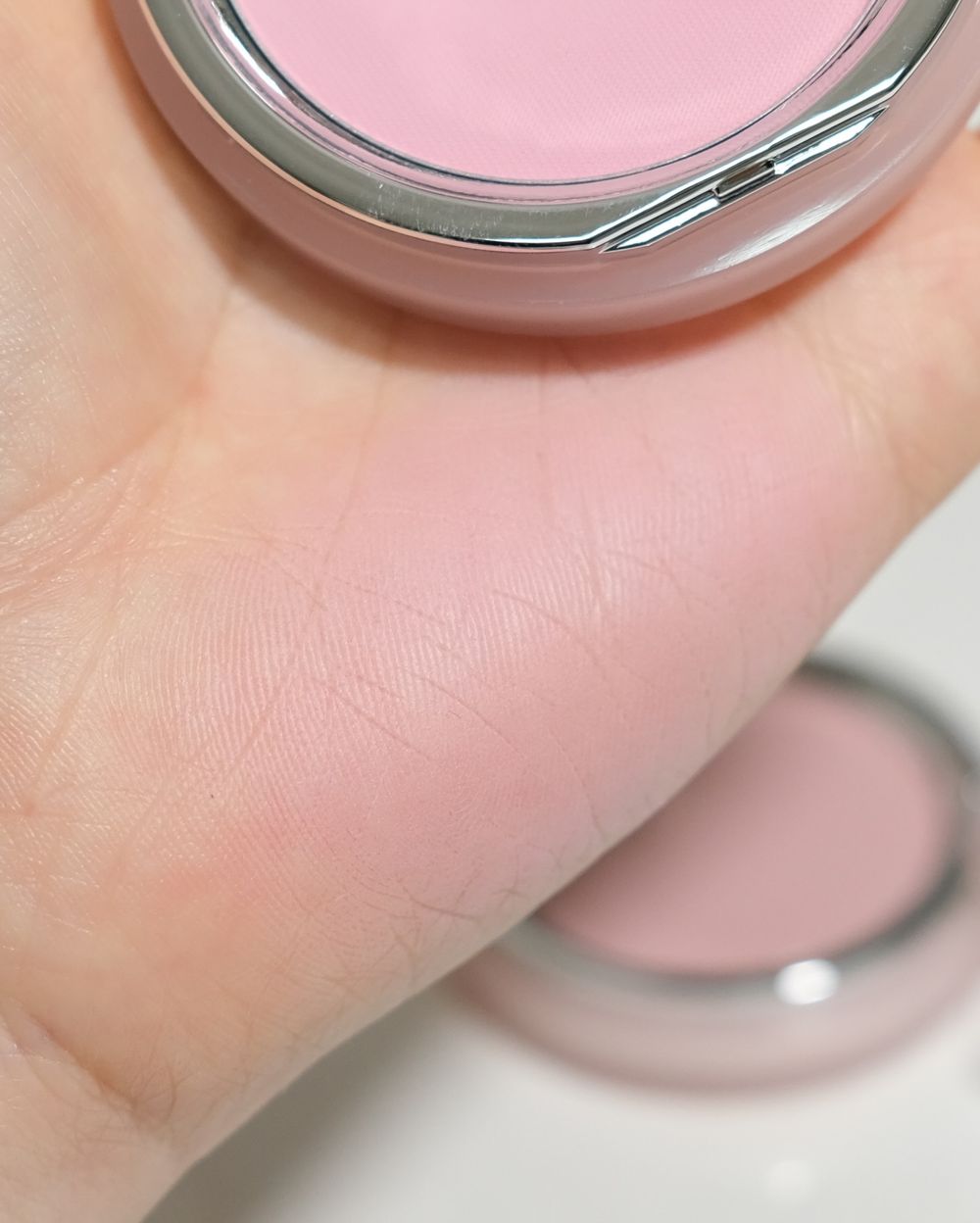 一上市就熱賣缺貨！2026早春韓國話題「磨皮腮紅」，Winter同款雙色疊刷公式必收藏，顯氣色又超有氛圍感！-7