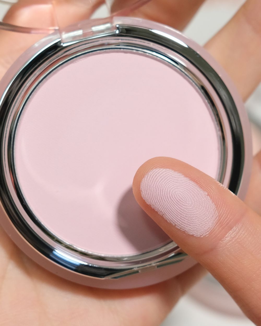 一上市就熱賣缺貨！2026早春韓國話題「磨皮腮紅」，Winter同款雙色疊刷公式必收藏，顯氣色又超有氛圍感！-8