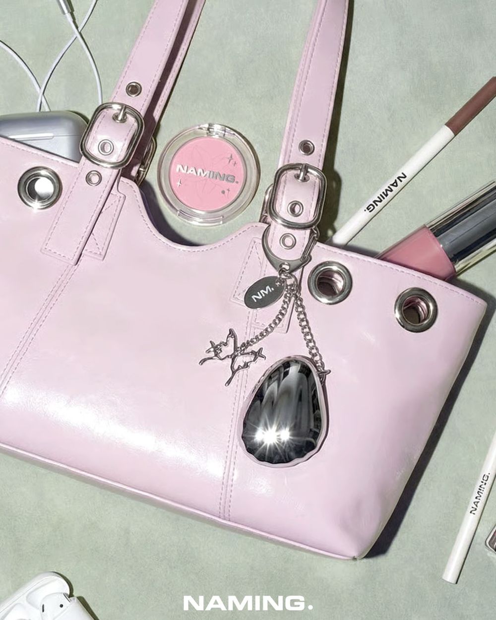 NAMING.又出招！韓女瘋搶「貝殼腮紅膏」，低飽和美色打造原生感紅暈，金屬感吊飾設計太想收藏！-4