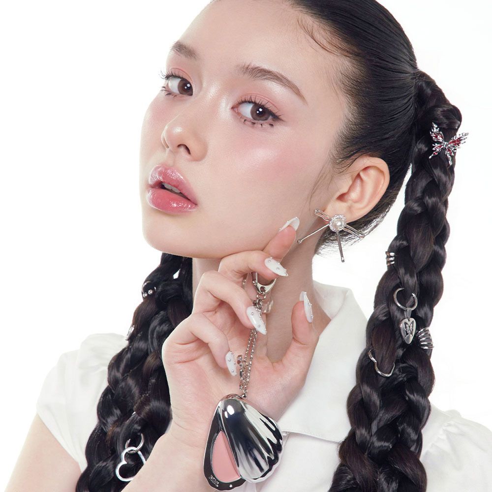 NAMING.又出招！韓女瘋搶「貝殼腮紅膏」，低飽和美色打造原生感紅暈，金屬感吊飾設計太想收藏！-5