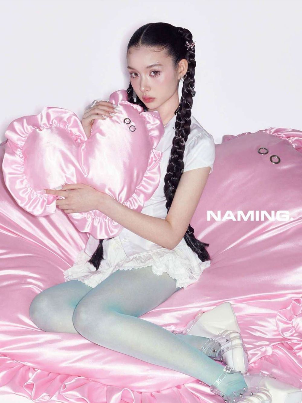 NAMING.又出招！韓女瘋搶「貝殼腮紅膏」，低飽和美色打造原生感紅暈，金屬感吊飾設計太想收藏！-9