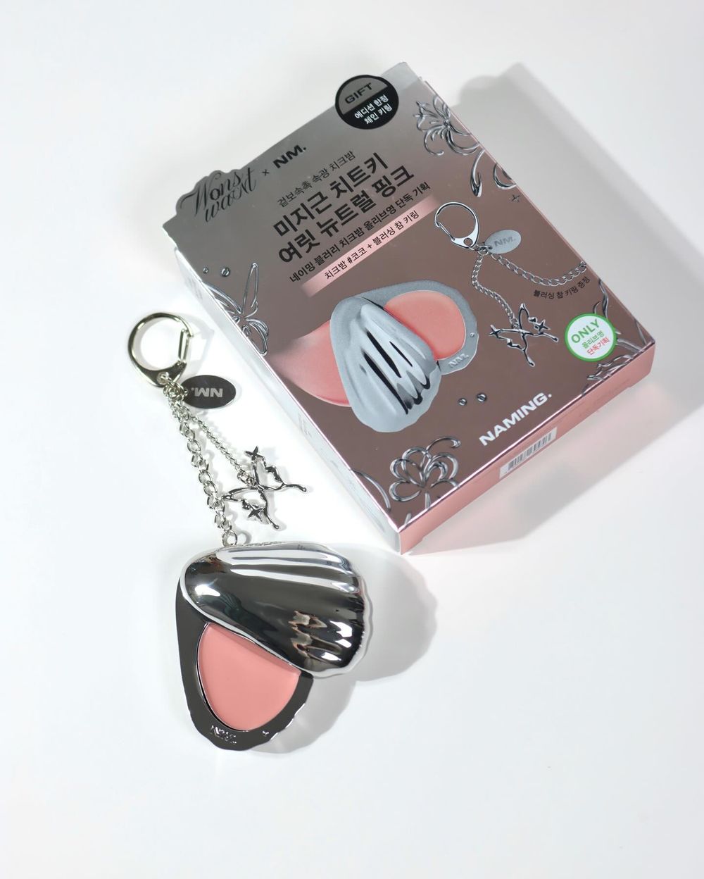 NAMING.又出招！韓女瘋搶「貝殼腮紅膏」，低飽和美色打造原生感紅暈，金屬感吊飾設計太想收藏！-14